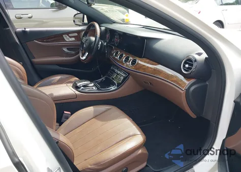 2017 Mercedes-Benz E 300 z USA, uszkodzony, nr VIN WDDZF4JB8HA275737